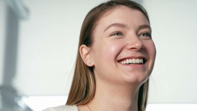 Нова посмішка за 7 днів. Встановлення керамічних вінірів